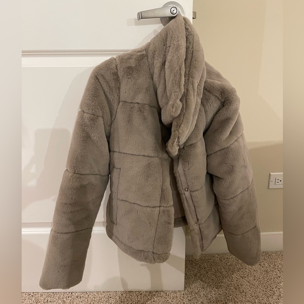 Abercrombie & Fitch Faux Fur Mini Puffer Size M